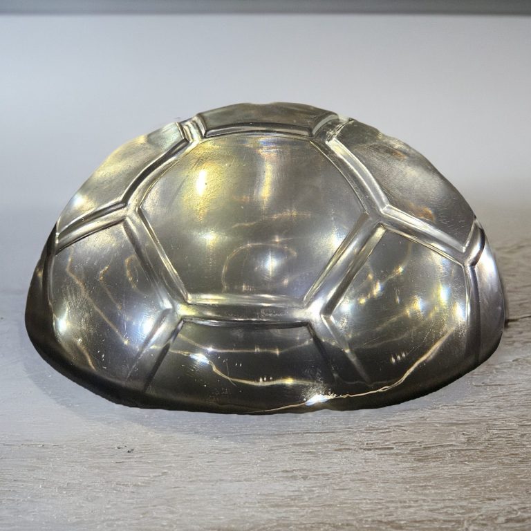 Handgemachte Lampe in Form eines Fußballs aus Harz, beleuchtet mit LED-Lichtern – ideal als Geschenk für Fußballfans.